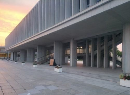 広島平和記念資料館の柱