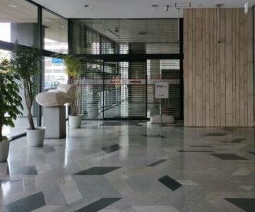高松のモダニズム建築の一つ百十四銀行本店ロビー