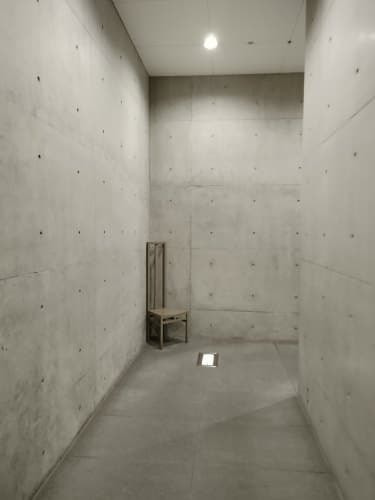 淡路夢舞台 教会に続く通路