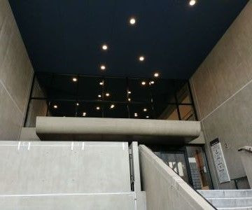 旧岡山県総合文化センター二階の打ちっ放しコンクリート