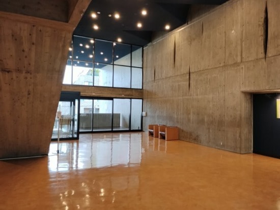 旧岡山県総合文化センター2階ロビー