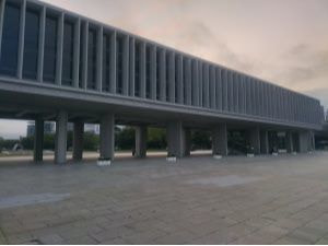 ル・コルビュジエの影響を色濃く受けた瀬戸内の建築の一つである建築家丹下健三による平和記念資料館