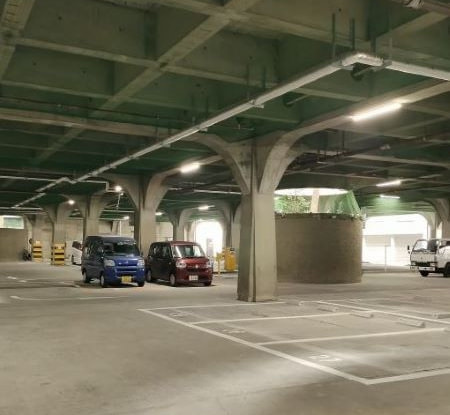 坂出市人工土地１階駐車場