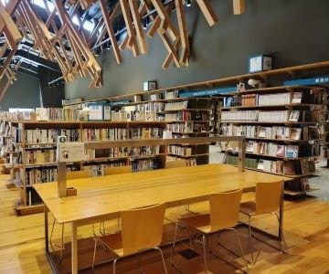建築家隈研吾氏の設計による雲の上の図書館