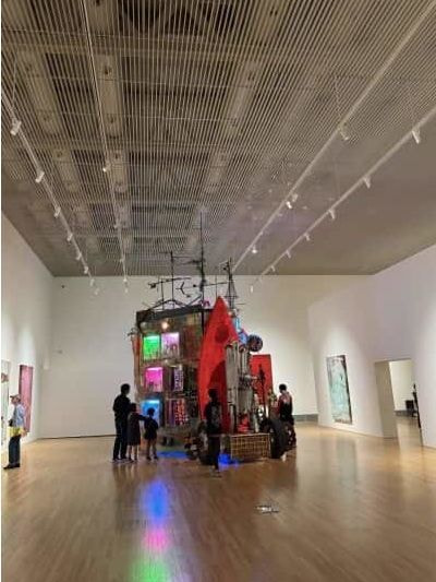 建築家谷口吉生による猪熊弦一郎現代美術館の展示室