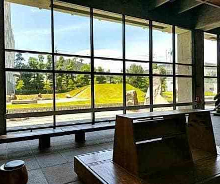 高松のモダニズム建築の一つ香川県庁舎南庭