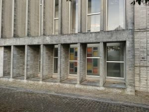 ル・コルビュジエの影響を色濃く受けた瀬戸内の建築の一つである建築家増田友也による鳴門市文化会館