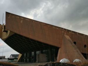 ル・コルビュジエの影響を色濃く受けた瀬戸内の建築の一つである建築家丹下健三による旧香川県立体育館