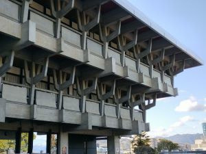 ル・コルビュジエの影響を色濃く受けた瀬戸内の建築の一つである建築家川島甲士による津山文化センター