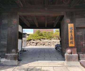 林原美術館長屋門