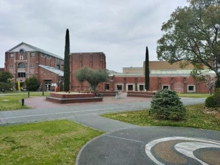 洲本図書館