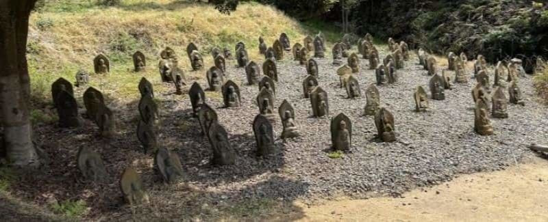 瀬戸内の現代アートが楽しめるヴァレーギャラリーに展示されている「スラムブッタ８８」