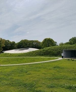 豊島美術館