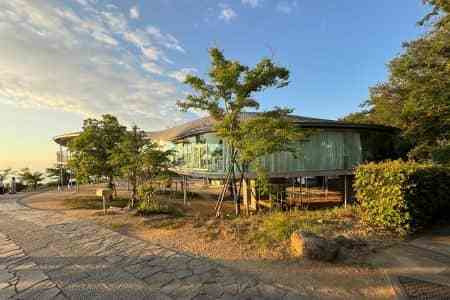 建築家周防貴之により設計された「やしまーる」