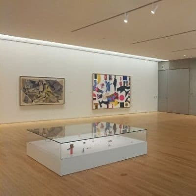 建築家谷口吉生による猪熊弦一郎現代美術館の展示室