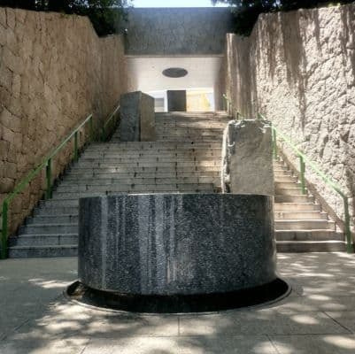 井上武吉の屋外階段モニュメント