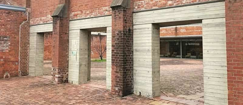 洲本市立図書館