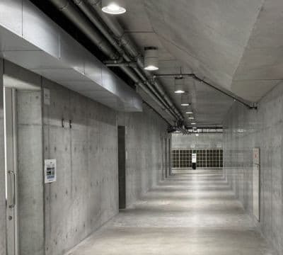 アリーナレベルの通路