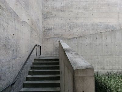 地中美術館四角コート