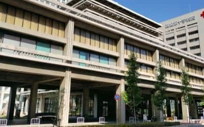 香川県庁舎ピロティ