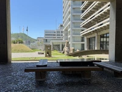 香川県庁舎南庭