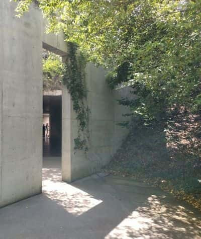 地中美術館